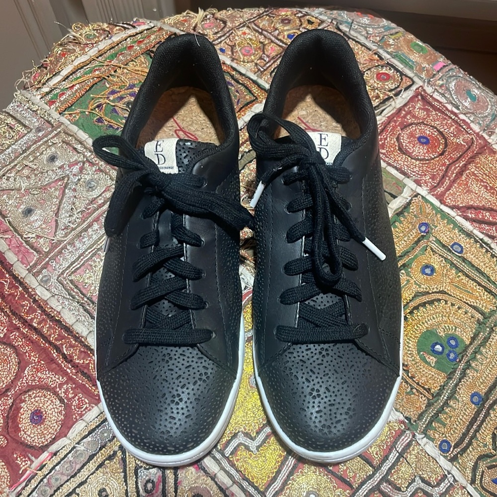 🖤Ellen DeGeneres black laser cut sneakers gently worn size 8.5 🖤